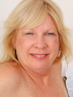 Hot grandma proves she still young at heart for the camera